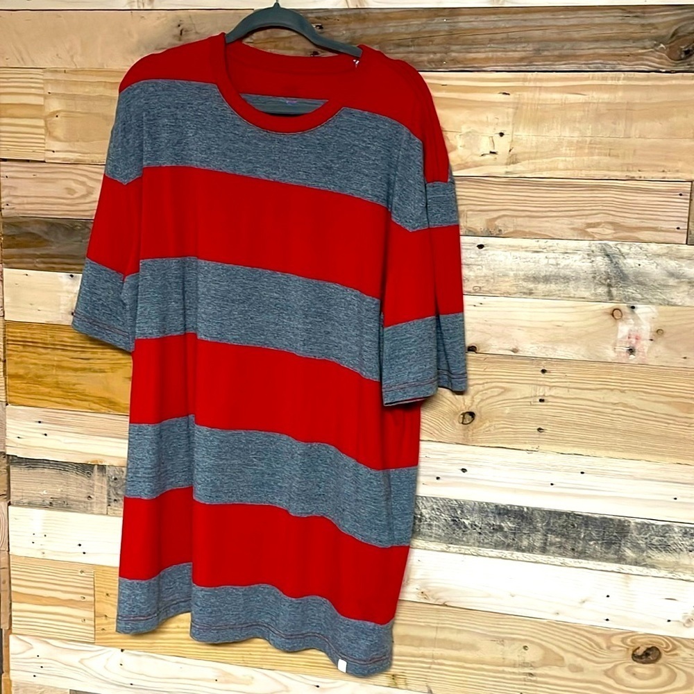 American Eagle size XLT red and gray stripe active short sleeve shirt